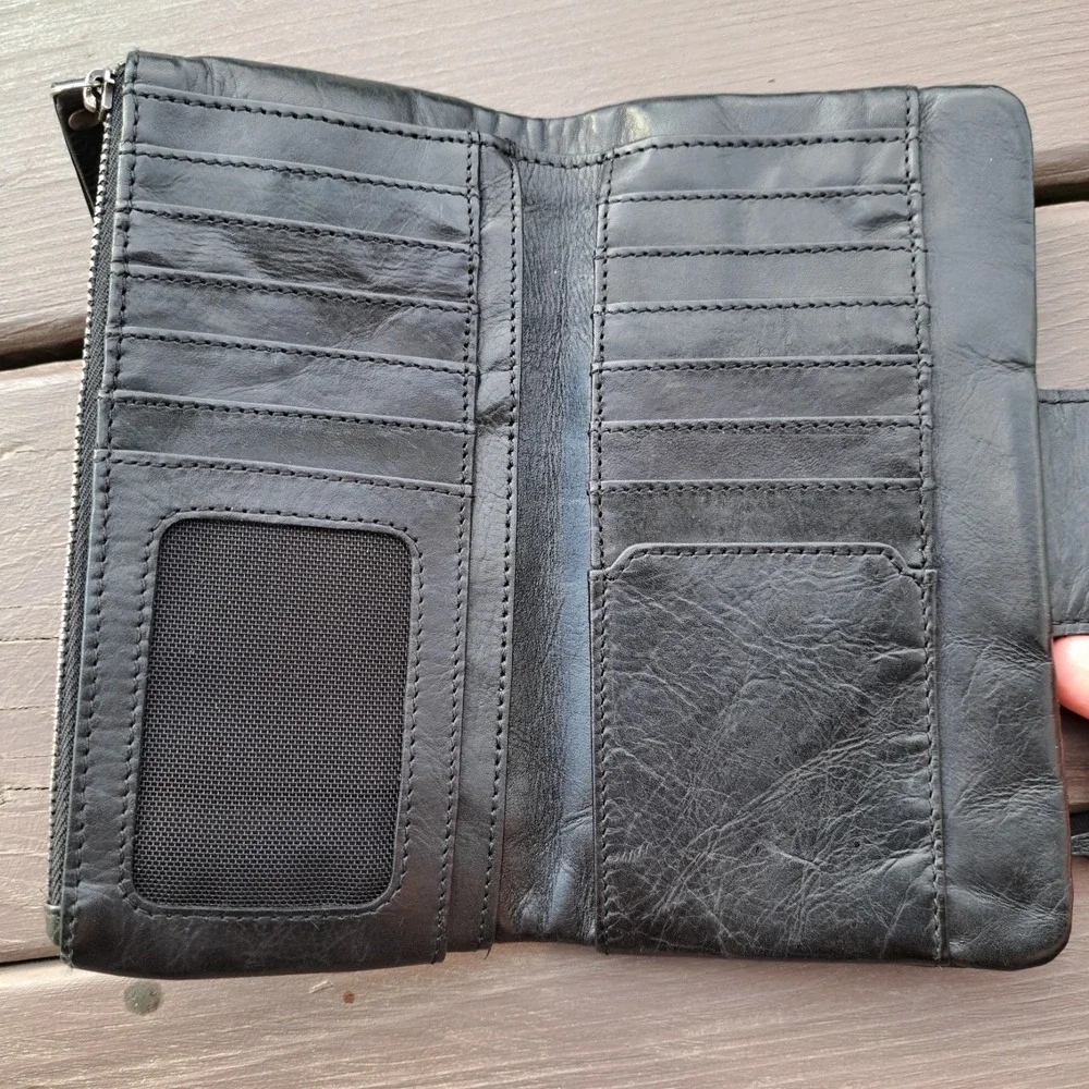 Genicci Women's Black Leather Wallet Snap Zip Exterior Interior Pocket Clutch
